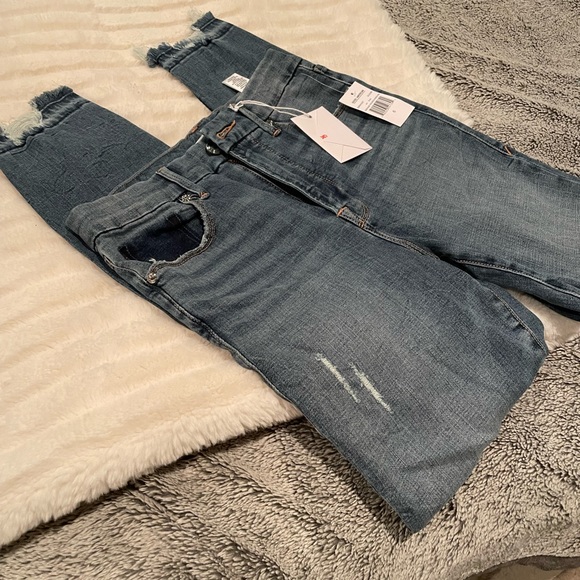 Good American Good Waist Released Hem Jeans - Picture 10 of 15